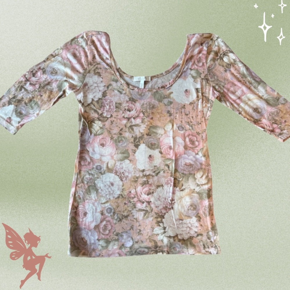 Adorable vintage 90s Delia’s floral top 💐 soft pink tones and super soft